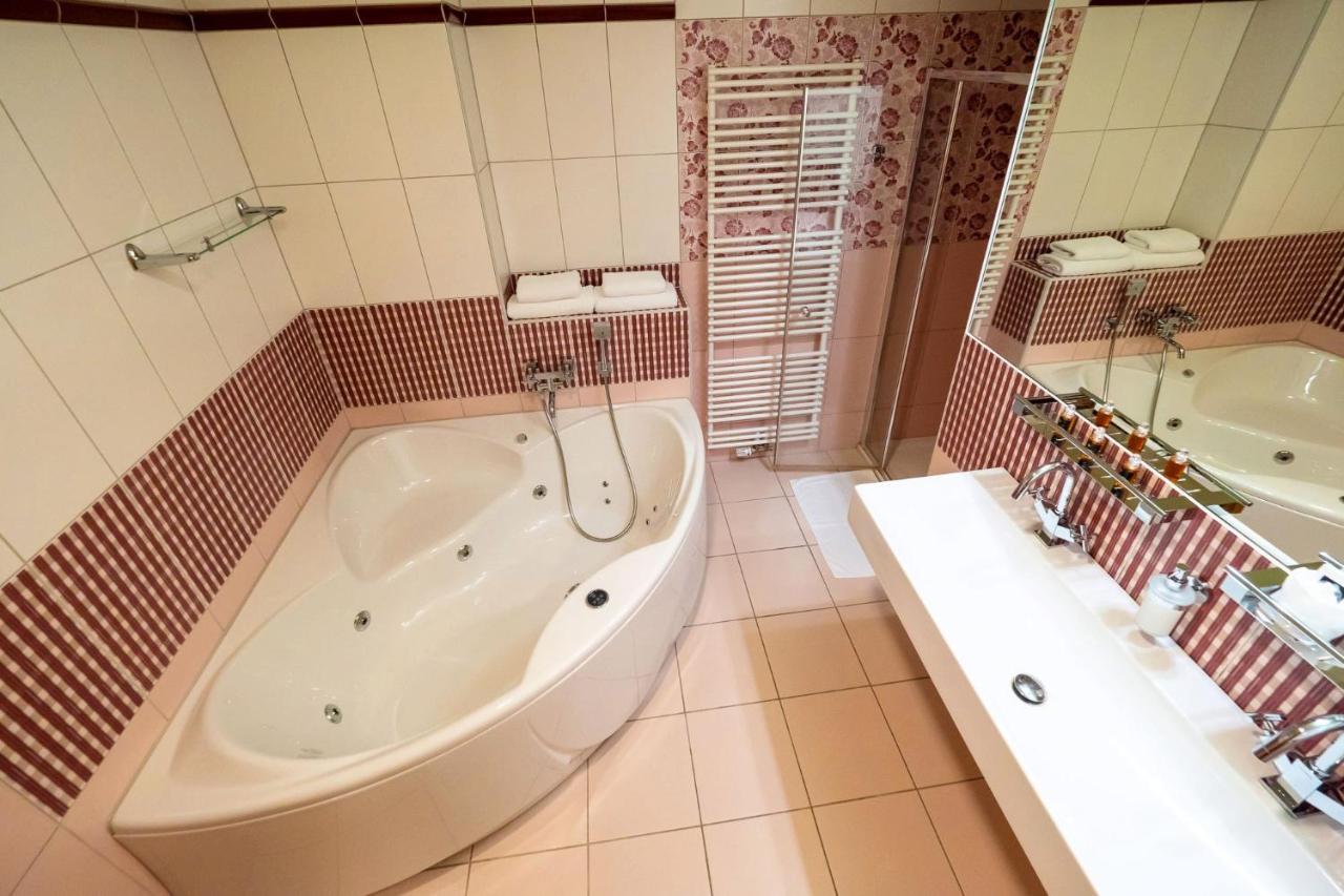 Jan Maria Hotel 4*